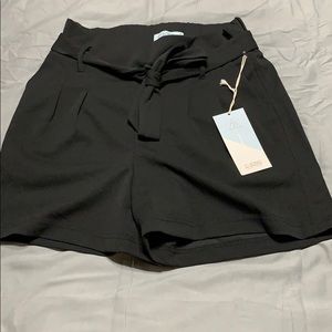 High waist shorts with tie